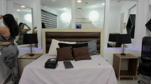 Snapshot of abbievous chatting on 28, 4, 2026 Abbie online show from 28, 4, 2026