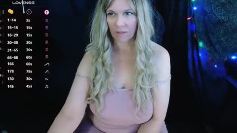 Snapshot of abbinatural chatting on 17, 11, 2025 AbbiNatural online show from 17, 11, 2025