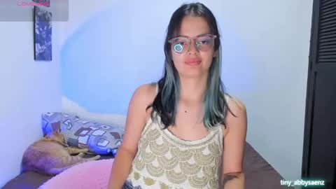 Abby Saenz online show from 29, 9, 2025