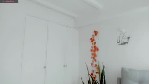 Snapshot of abbyada chatting on 19, 11, 2025 Laura online show from 19, 11, 2025