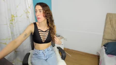 Snapshot of abbyhowlland chatting on 29, 5, 2026 sara online show from 29, 5, 2026