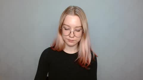 Snapshot of abbymoore__ chatting on 29, 12, 2024 Abby Lovense is active online show from 29, 12, 2024