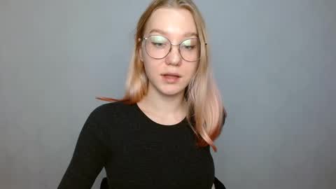 Snapshot of abbymoore__ chatting on 5, 1, 2025 Abby Lovense is active online show from 5, 1, 2025