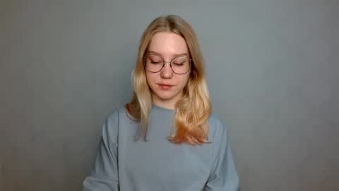 Snapshot of abbymoore__ chatting on 5, 3, 2025 Abby Lovense is active online show from 5, 3, 2025