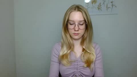 Snapshot of abbymoore__ chatting on 27, 9, 2025 Abby Lovense is active online show from 27, 9, 2025