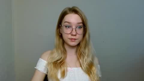 Abby Lovense is active online show from 19, 11, 2025