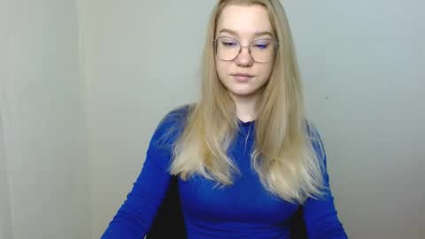 Abby Lovense is active online show from 20, 4, 2026