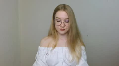 Snapshot of abbymoore__ chatting on 23, 4, 2026 Abby Lovense is active online show from 23, 4, 2026