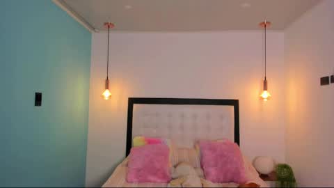  Abella and Kendra  online show from 8, 3, 2025