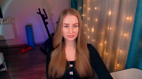 Snapshot of abigail_flex chatting on 8, 2, 2025 Anna online show from 8, 2, 2025