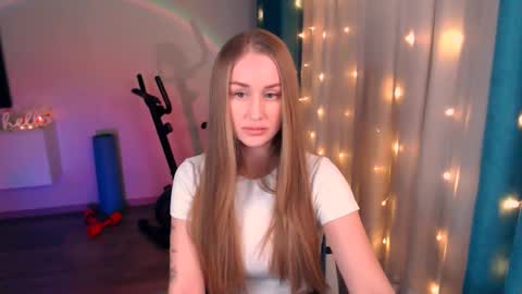 Snapshot of abigail_flex chatting on 14, 2, 2025 Anna online show from 14, 2, 2025