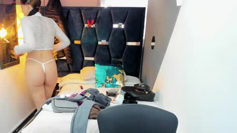 Snapshot of abril_fox__ chatting on 15, 4, 2026 Abril Fox online show from 15, 4, 2026