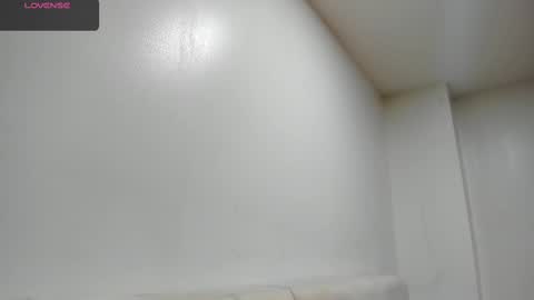 AbrilSonne online show from 6, 3, 2025