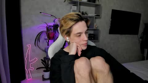 Snapshot of abslut chatting on 2, 4, 2026 Nick online show from 2, 4, 2026