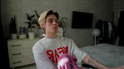 Snapshot of abslut chatting on 12, 4, 2026 Nick online show from 12, 4, 2026