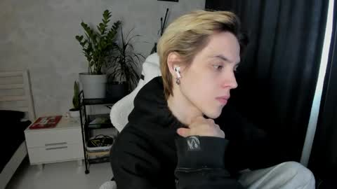 Snapshot of abslut chatting on 21, 4, 2026 Nick online show from 21, 4, 2026