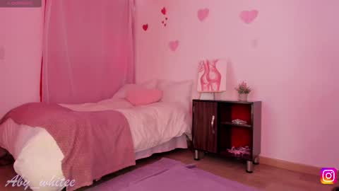 Snapshot of aby_whitee chatting on 14, 9, 2025 Aby online show from 14, 9, 2025