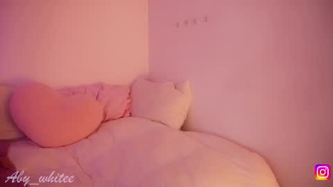 Snapshot of aby_whitee chatting on 17, 11, 2025 Aby online show from 17, 11, 2025