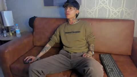 Snapshot of acidmilo chatting on 10, 12, 2024 Acid Milo online show from 10, 12, 2024