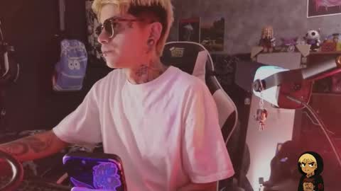 Snapshot of acidmilo chatting on 12, 2, 2026 Acid Milo online show from 12, 2, 2026