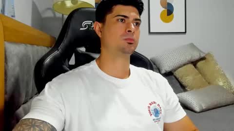 Snapshot of adam_clarke chatting on 7, 1, 2026 adam clarke online show from 7, 1, 2026