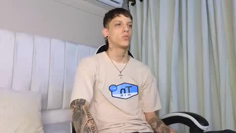 Snapshot of adam_hard_ chatting on 15, 9, 2025 Adam online show from 15, 9, 2025