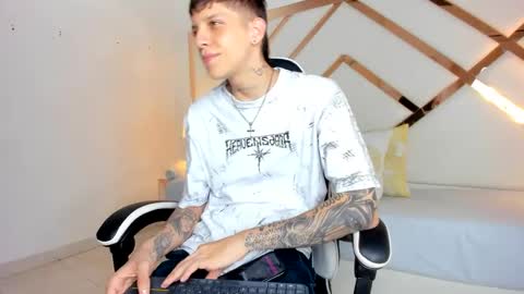 Snapshot of adam_hard_ chatting on 16, 9, 2025 Adam online show from 16, 9, 2025