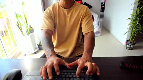 Adam Valencia online show from 9, 11, 2025