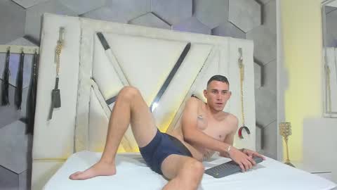 Snapshot of adammendoza34 chatting on 4, 10, 2025 adammendoza34 online show from 4, 10, 2025