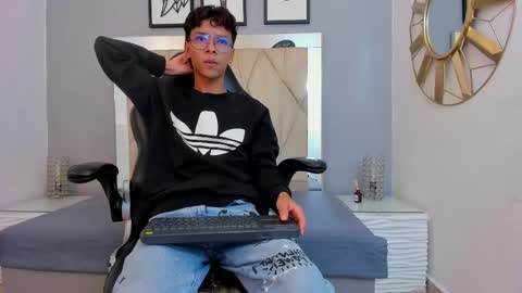 Adams Bobby online show from 2, 12, 2025