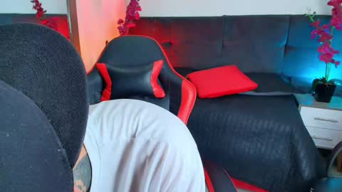 AdamsWalkerr  online show from 29, 3, 2026