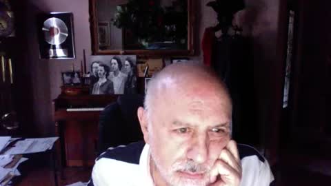 Snapshot of add_me_2 chatting on 16, 4, 2026 add_me_2 online show from 16, 4, 2026