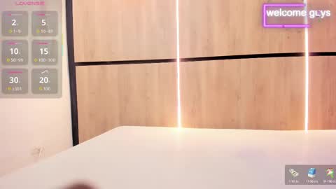 adela chase online show from 17, 10, 2025