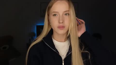 Snapshot of adele_armas chatting on 17, 4, 2026 Adele online show from 17, 4, 2026