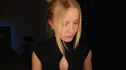 Snapshot of adele_armas chatting on 18, 4, 2026 Adele online show from 18, 4, 2026
