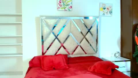 Snapshot of adelefunn chatting on 1, 12, 2025 Adele online show from 1, 12, 2025