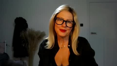 Snapshot of adelemilf40 chatting on 23, 10, 2025 adelemilf40 online show from 23, 10, 2025