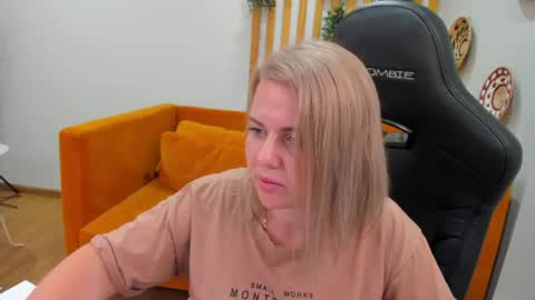 Snapshot of adeleravelle chatting on 25, 6, 2026 AdeleRavelle online show from 25, 6, 2026