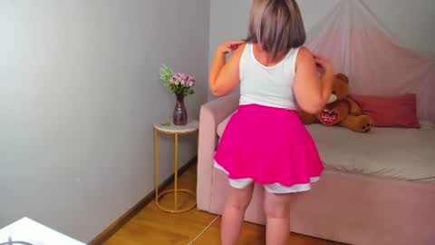 Snapshot of adeleravelle chatting on 7, 7, 2026 AdeleRavelle online show from 7, 7, 2026