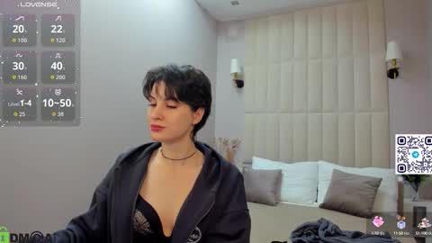 Snapshot of adeline_perle chatting on 29, 9, 2025 Adeline Perle online show from 29, 9, 2025