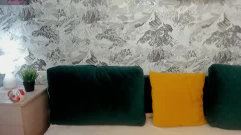 Snapshot of adeline_perle chatting on 8, 10, 2025 Adeline Perle online show from 8, 10, 2025