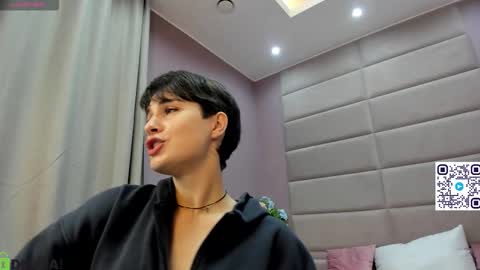 Snapshot of adeline_perle chatting on 12, 10, 2025 Adeline Perle online show from 12, 10, 2025