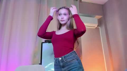 Snapshot of adelinecrash chatting on 23, 4, 2026 adelinecrash online show from 23, 4, 2026