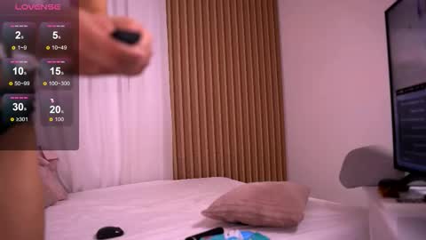 Snapshot of adellevixen chatting on 6, 11, 2025 Adelle online show from 6, 11, 2025