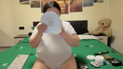 Adellineee online show from 3, 4, 2026