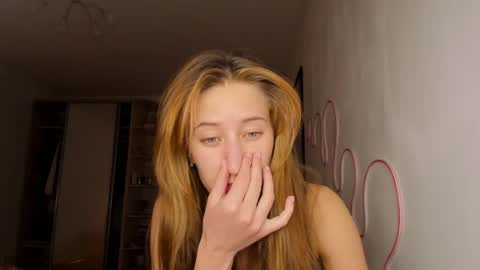Snapshot of adellqueen chatting on 11, 5, 2026 Adell online show from 11, 5, 2026