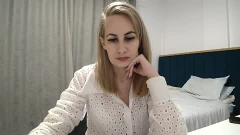 Snapshot of adellynrose chatting on 5, 4, 2026 Adellyn online show from 5, 4, 2026