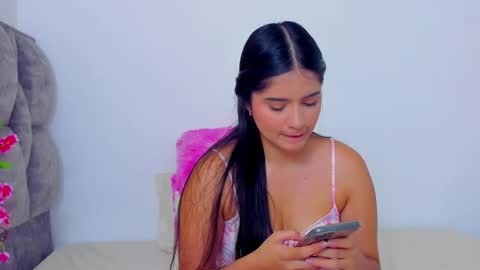 Snapshot of adhara__evanss chatting on 6, 1, 2025 online show from 6, 1, 2025