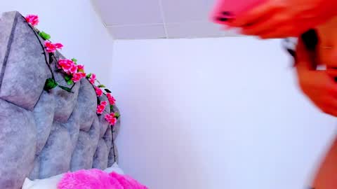 Snapshot of adhara__evanss chatting on 18, 2, 2025 online show from 18, 2, 2025