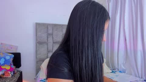 Snapshot of adhara__evanss chatting on 19, 4, 2026 online show from 19, 4, 2026